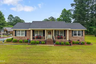 303 Chaucer Ct, Dunn, NC 28334 - Photo 1