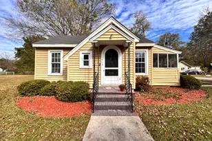 415 Caswell St, Smithfield, NC 27577 - Photo 1