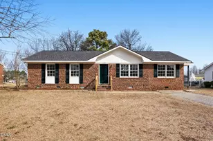 1120 W Pope St, Benson, NC 27504 - Photo 1