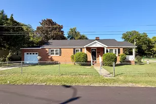 1000 E Harnett St, Dunn, NC 28334 - Photo 1