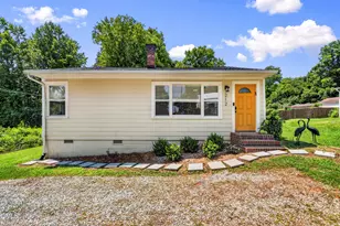 212 W Hl Ave S, Hillsborough, NC 27278 - Photo 1