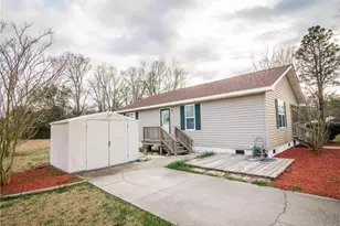406 Britt St, Bladenboro, NC 28320 - Photo 1