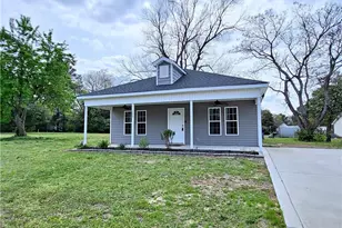 1111 Barden St, Clinton, NC 28328 - Photo 1