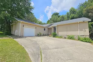 918 Dandridge Dr, Fayetteville, NC 28303 - Photo 1