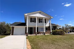 136 Brocton Dr, Fayetteville, NC 28303 - Photo 1