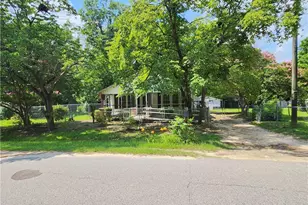 610 Jackson St, Laurinburg, NC 28352 - Photo 1