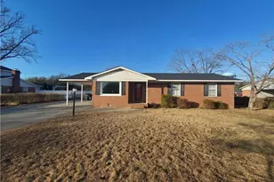 1208 Cullen Dr, Fayetteville, NC 28304 - Photo 1