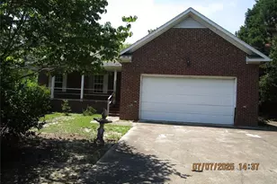 3638 Golfview Rd, Hope Mills, NC 28348 - Photo 1