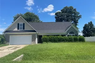 275 Seabiscuit Dr, Raeford, NC 28376 - Photo 1