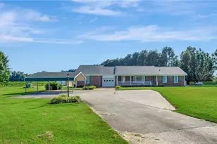 725 Henry Hammond Rd, Lumberton, NC 28360 - Photo 1