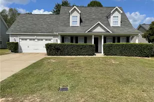 5234 Woodpecker Dr, Hope Mills, NC 28348 - Photo 1