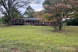 1304 Dogwood Ln, Laurinburg, NC 28352 - Photo 1