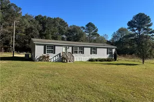 513 Longview Lake Rd, Garland, NC 28441 - Photo 1