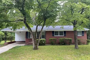 304 Courtland St, Maxton, NC 28364 - Photo 1