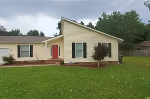 1401 Carnsmore Dr, Fayetteville, NC 28304 - Photo 1