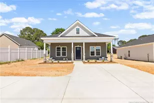 804 Holmes St, Clinton, NC 28328 - Photo 1