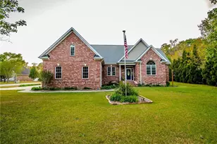 21 Brownstone Dr, Lumberton, NC 28360 - Photo 1