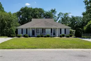 1002 Pinecrest Dr, Lumberton, NC 28358 - Photo 1