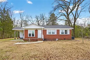 1586 Tom Starling Rd, Fayetteville, NC 28306 - Photo 1