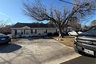 1502 Pine Street N, Lumberton, NC 28358 - Photo 1