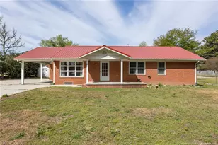 344 S 4th St, Saint Pauls, NC 28384 - Photo 1