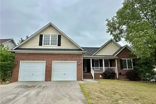 2827 Beringer Dr, Hope Mills, NC 28306 - Photo 1