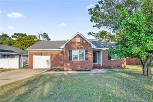 805 Windingwood Pl, Hope Mills, NC 28348 - Photo 1
