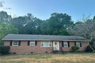 701 McCaskill St, Maxton, NC 28364 - Photo 1