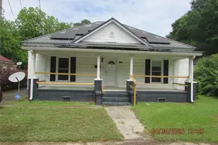 215 E Maple St, Mount Olive, NC 28365 - Photo 1