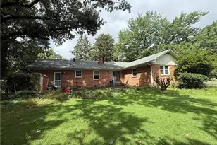 501 Thorngate Dr, Fayetteville, NC 28303 - Photo 1