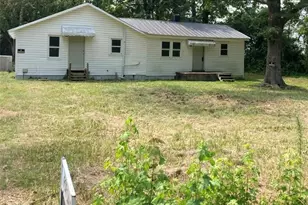 1055 Old Fayetteville Rd, Salemburg, NC 28385 - Photo 1