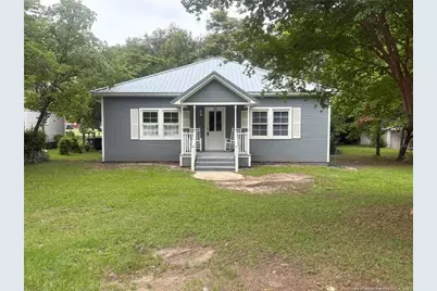 211 E Edinborough Avenue, Raeford, NC 28376 - Photo 1