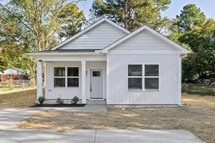 601 E Bay St, Dunn, NC 28334 - Photo 1
