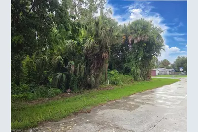 520 Santa Cruz St, North Fort Myers, FL 33903 - Photo 5