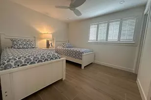 72 7th St S, Naples, FL 34102 - Photo 15