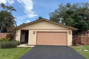6441 Royal Woods Dr, Fort Myers, FL 33908 - Photo 1