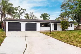 818 Gardenside Ct, Lehigh Acres, FL 33936 - Photo 3