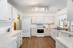 4241 Riverview Rd, Fort Myers, FL 33905 - Photo 9