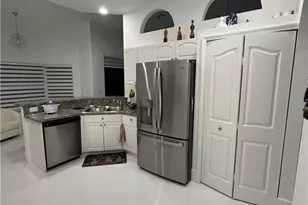 1726 Country Club Blvd, Cape Coral, FL 33990 - Photo 7