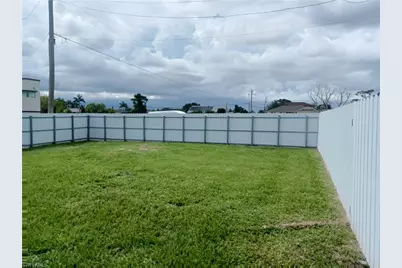 1102 SW 15th Ter, Cape Coral, FL 33991 - Photo 17
