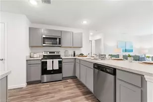 2625 NE 7th Pl, Cape Coral, FL 33909 - Photo 11