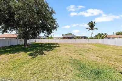 209 SE 3rd Ter, Cape Coral, FL 33990 - Photo 27