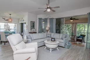 945 Carrick Bend Cir, Naples, FL 34110 - Photo 3