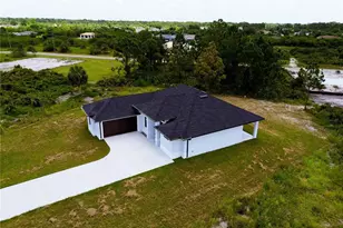 646 Camilla St E, Lehigh Acres, FL 33974 - Photo 3