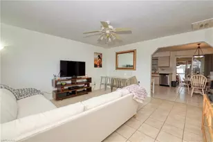 712 SE 8th St, Cape Coral, FL 33990 - Photo 9