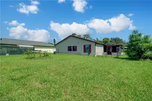 2405 Zoysia Ln, North Fort Myers, FL 33917 - Photo 37