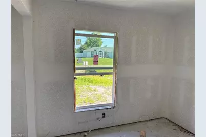1724 NE 27th Ter, Cape Coral, FL 33909 - Photo 5