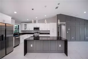 8050 Salem Cir, Labelle, FL 33935 - Photo 9