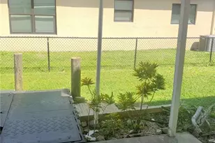 622 SE 13th Ct, Cape Coral, FL 33990 - Photo 15