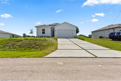 9047 Maywood Cir, Labelle, FL 33935 - Photo 1